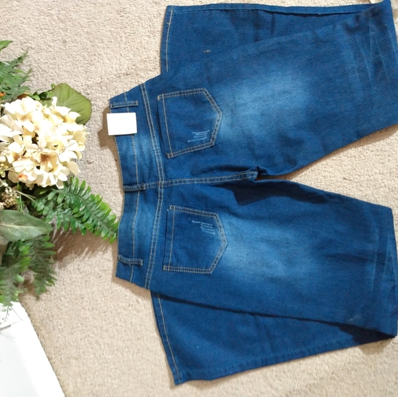 NWT..Dress Jeans with knee istressing - Picture 2 of 2